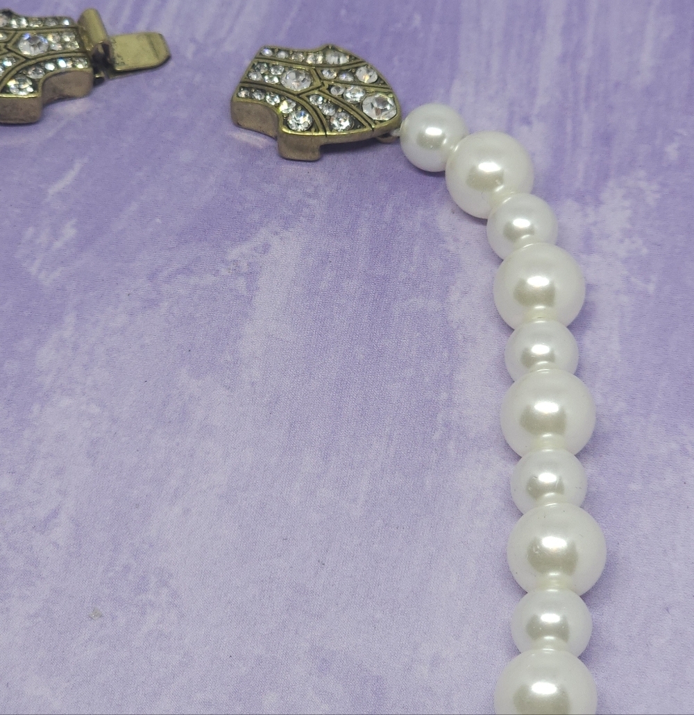 5 for $20 Chloe + Isabel Faux Pearl Necklace Decorative Clasp - Picture 3 of 8